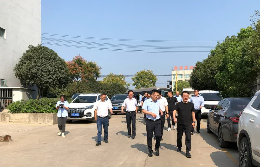 Dê boas-vindas calorosas a Chen Wei, Secretário do Comitê do Partido do Condado de Feixi, para visitar a Anhui Autoefork Intelligent Technology Co., Ltd. para investigação